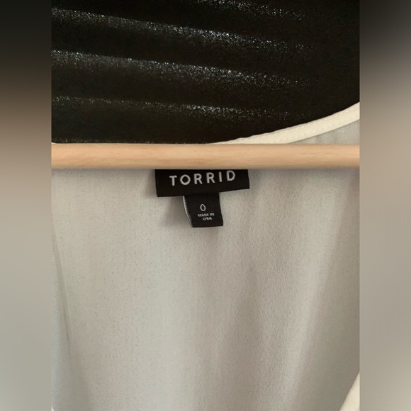 Torrid sheer blouse - Picture 3 of 8